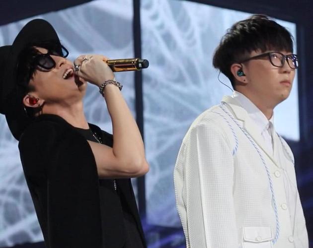 毛不易变化有多大?万年不动的他竟跳舞了,薛之谦:活该你红啊!