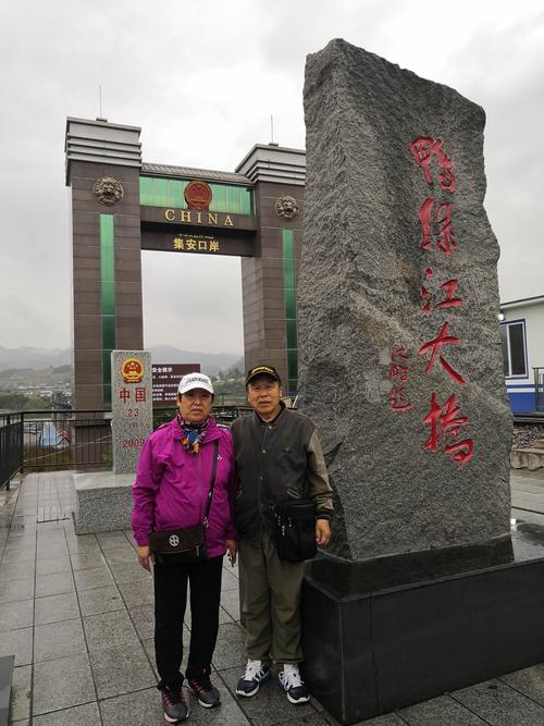 由于大桥的历史和现实的重要作用,这里成为了一个旅游景点