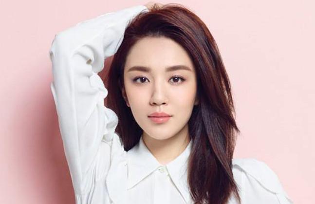 但也从侧面反映出了王晓晨真的是一个非常敬业的女演员,不像是别的女