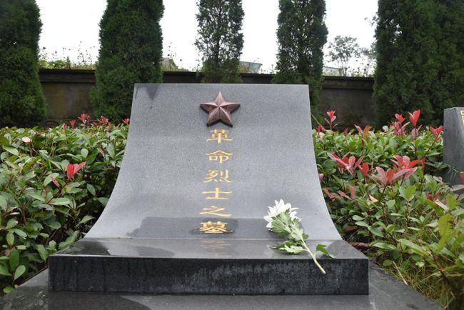 龙凤湖陵园扫墓班车_i杯女教师的av志愿三岛奈津子_长津湖志愿军烈士