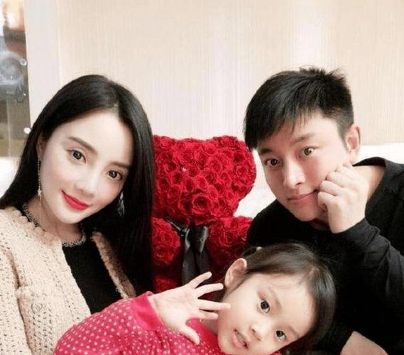 宁静混血儿子曝光,22岁成大长腿型男,完美继承父母优点!