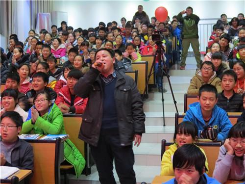 白石坡中学2015迎新年晚会暨化学与生活主题晚会圆满举行