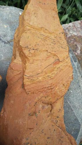 这是不是泗水砭石原石呢?这是在矿山上带回来的