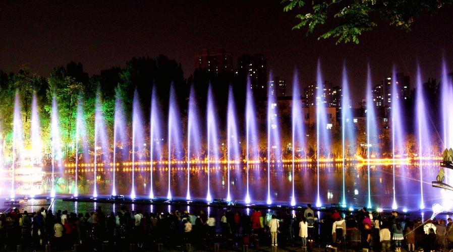 鞍山烈士山 烈士山,一座见证鞍山现代史的山峰.