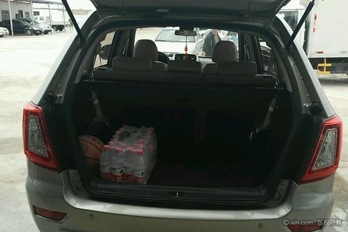 力帆汽车x60后备箱