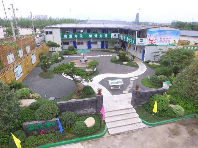 项目部引入"海绵城市"理念,花园式办公区雨水回归自然,施工区设置