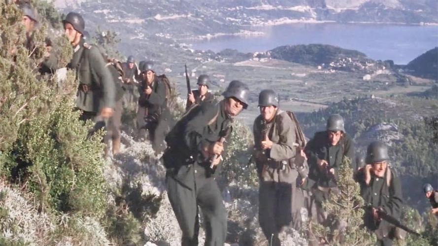 潜入德军追杀盟军敢死队被南斯拉夫游击队发现冲着德军就杀