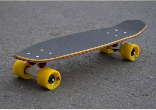 小鱼板玩起来很酷,容易学会,轻松驾驭,一般几天左右即可学会,刷街代步