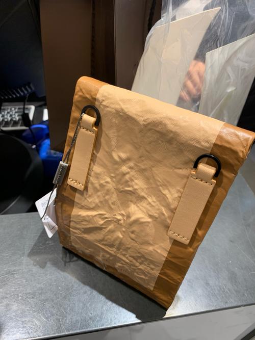 9799不然你就是走在街头最靓的girl 小ck新款牛皮纸系列斜挎包
