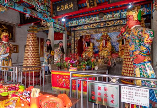 三山国王庙位于揭西县河婆镇之西2公里的玉峰东麓,由于河婆古属霖田都