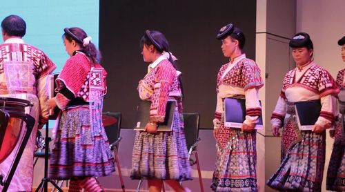 小水井合唱团上场