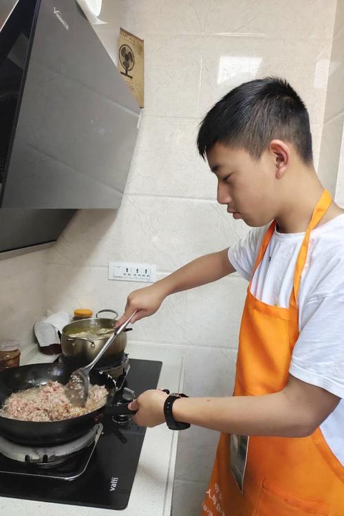 学生成长 学生风采 孩子们通过做一些力所能及的家务劳动,帮助父母