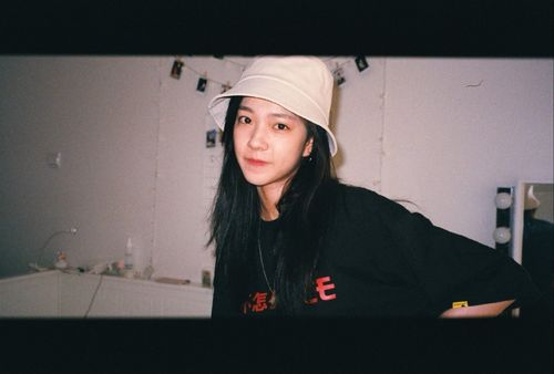 分享一组庄达菲图片给大家,图中的明星图片壁纸会点缀你的电脑桌面
