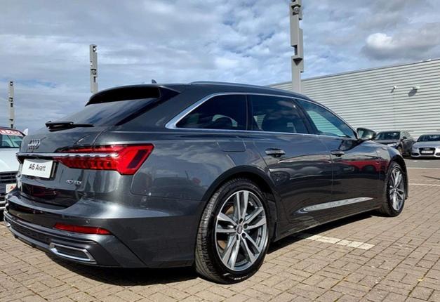 顶配奥迪a6旅行版实拍!空气悬挂 三块大屏,修长车身真霸气!