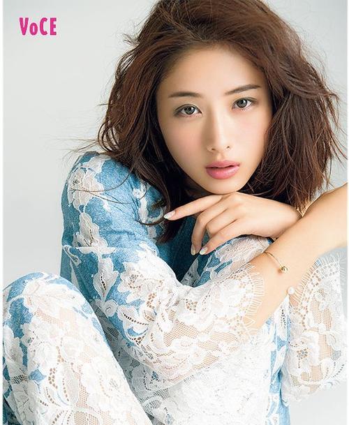 石原里美坚持做这三件事,她变得.