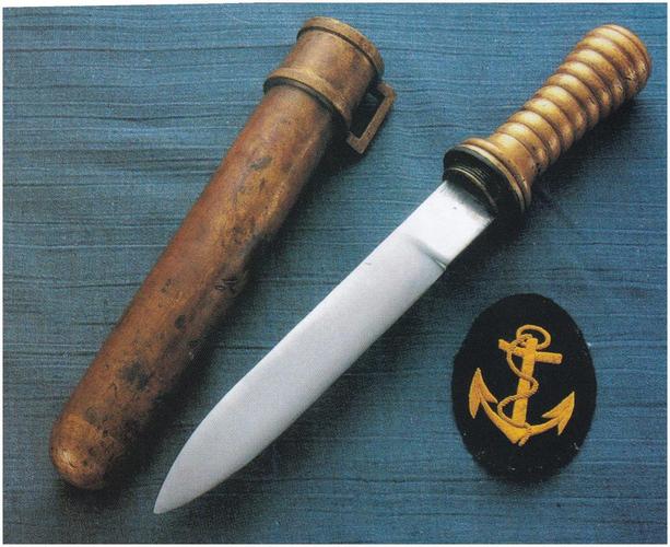 图示:二战中,德国也遇到了军刀数量不足的难题.