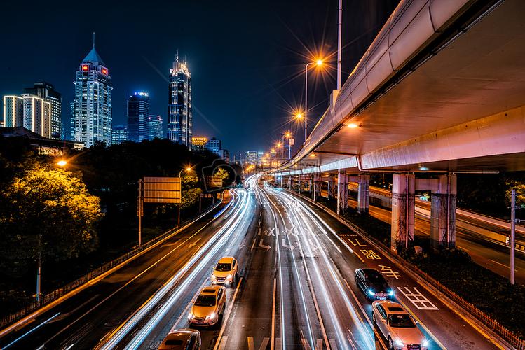 上海城市夜景车流光线公路