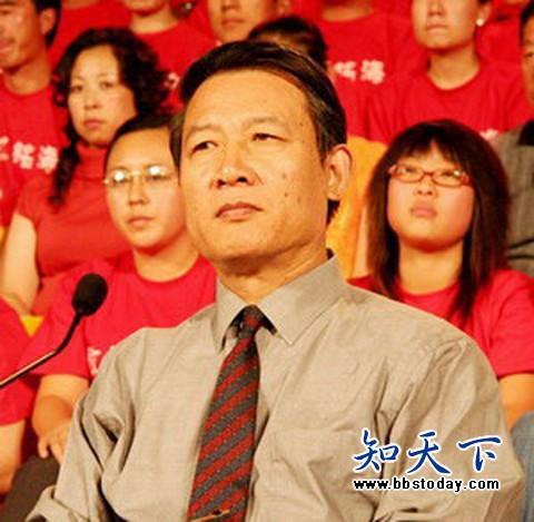 郎平男友王育成身份背景资料:华豫之门鉴宝专家(4)