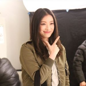 28岁未成年倪妮凉夏同款军绿色夹克外套女2019春秋短款加厚外套cj