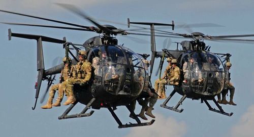 黑鹰掉了小鸟救黑鹰怂了小鸟上美国特种部队专用直升机amh6