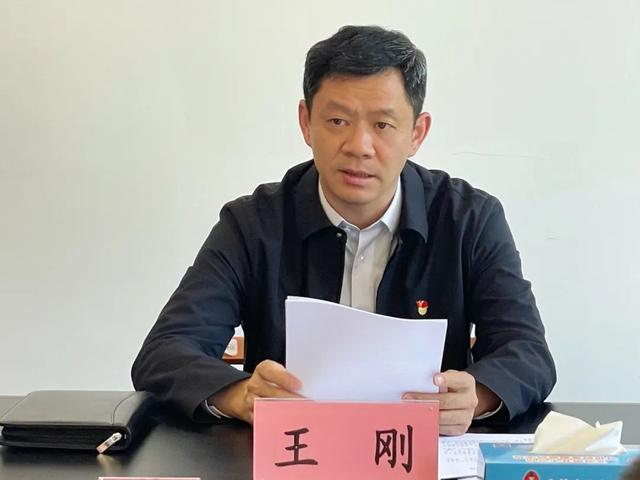 4月7日下午,中共普洱市人民政府办公室机关一支部召开2021年度组织