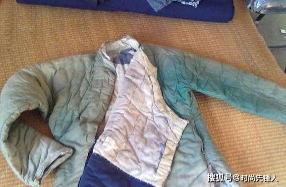 父亲去世留下破棉袄,女儿嫌弃却被儿子捡了起来,儿子抱头痛哭