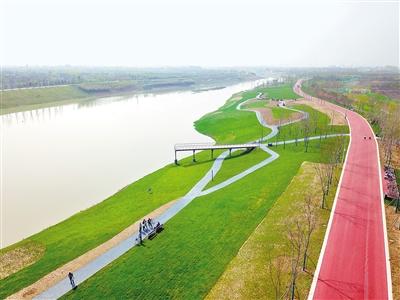 高新区沣河梁家滩运动公园以"草场 运动"为特色 记者 谢伟 雷伟东 摄