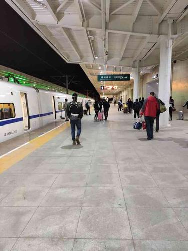 梧州南站-"「梧州南站」营业时间是早上7点20分至晚.