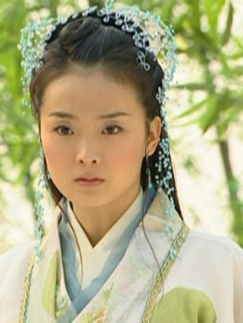 钟素秋(王艳饰)《花姑子》