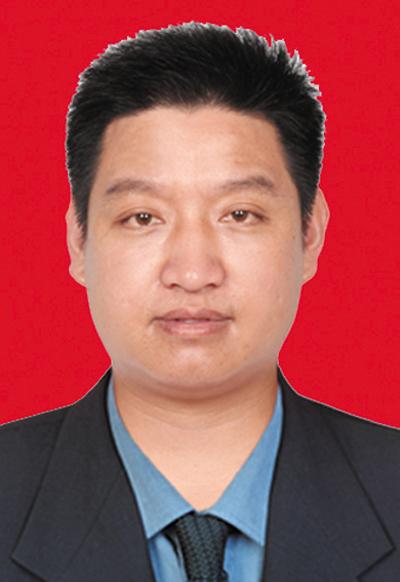 姚峰1,1978年8月出生于河南省泌阳县.中国共产党党员.