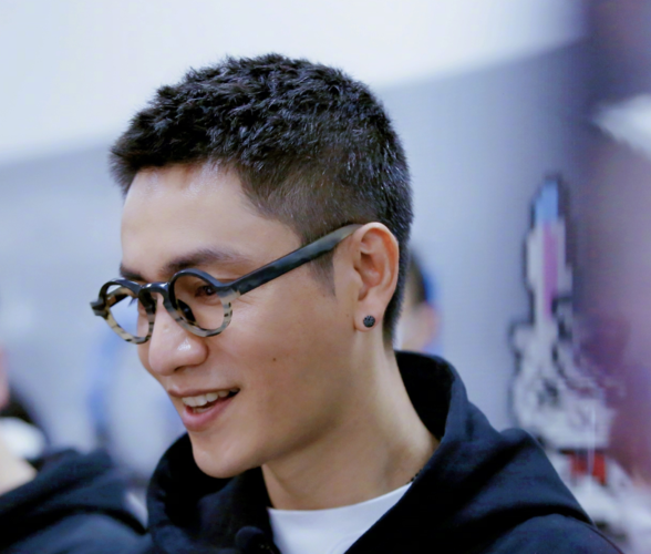 陈坤现身b站扫楼,少年感十足的寸头造型,简直是"邻居大哥哥"