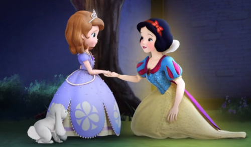 小公主苏菲亚:皇宫现坏女巫,抢苏菲亚的护身符,白雪公主来帮忙