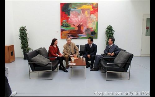 "        陪同人员介绍说:这位是乔羽的儿子乔鲸先生.顿觉脑海中