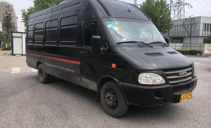 长沙二手依维柯褒迪 2013 款 3.0t-v50 箱货f1c 黑色 - 小猪二手车
