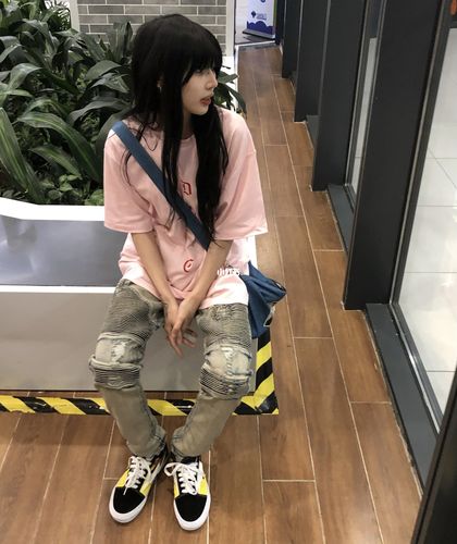 高街性的vibe风格该怎么走_高街_裤子_短袖_牛仔_穿搭