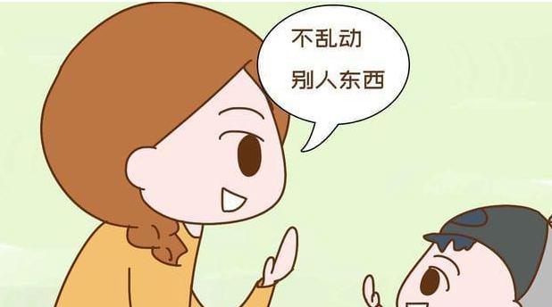 孩子总是喜欢乱翻别人东西,缺少家教的表现,教他们做客的礼仪