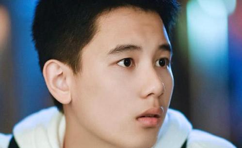 看看关注度近来高涨的00后男明星,有你喜欢的吗?易烊千玺黄明昊
