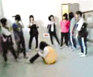 深圳10余女生厕所群殴同学