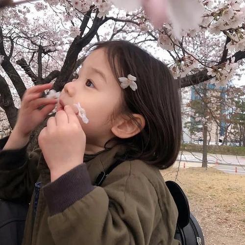 有这个小女孩的头像吗