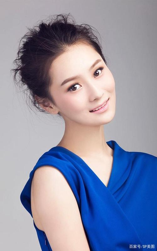 素雅美女张维娜高贵礼裙气质不凡 唯美仙女 可爱性感露肩写真