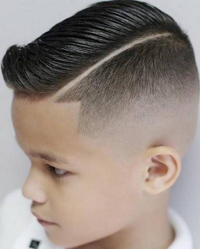 小男孩莫西干雕刻设计 儿童两边剃掉刀疤痕短发图片大全-儿童发型