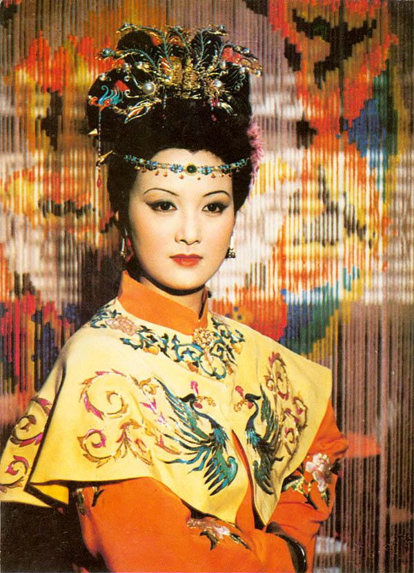 王熙凤.红楼梦里,她是一个不折不扣的女强人.