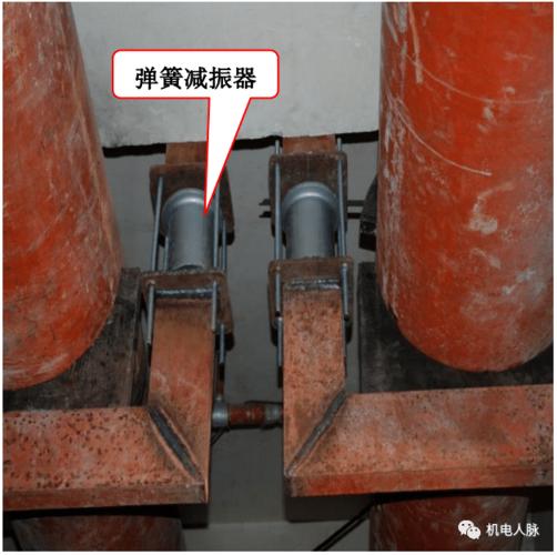 03 管道弯头辅助支架 1)补强板厚度宜为母管壁厚的50%～70%,但不小于