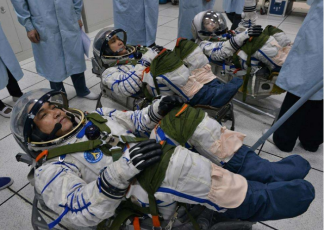 宇航员们睡觉有什么新奇的体验?看完笑坏了网友!