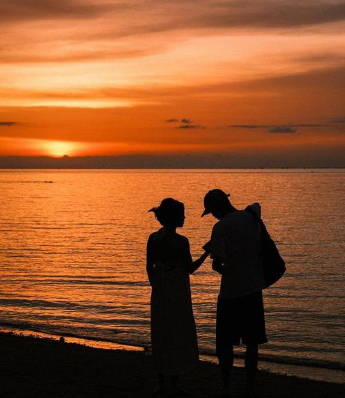 唯美黄昏下的人影