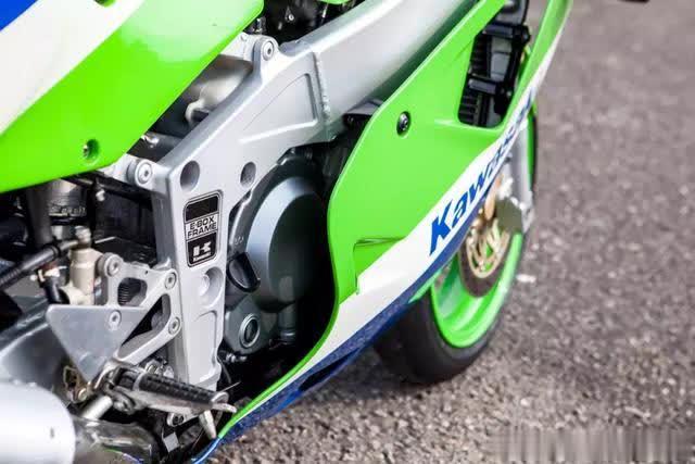 你选kawasaki ninja 400还是经典 zxr400?永不消逝的忍者魂