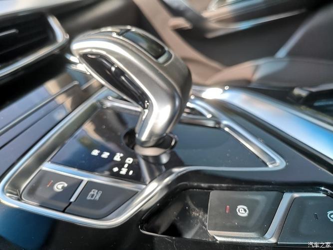 7速双离合,电子挂档杆.