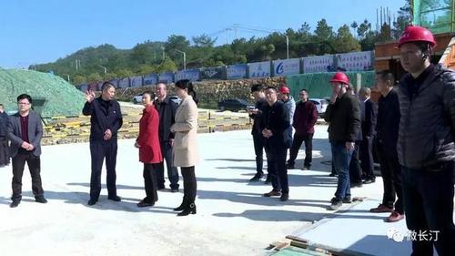 市医保局等有关部门负责人深入长汀县企业调研,副县长廖凤英及县直有