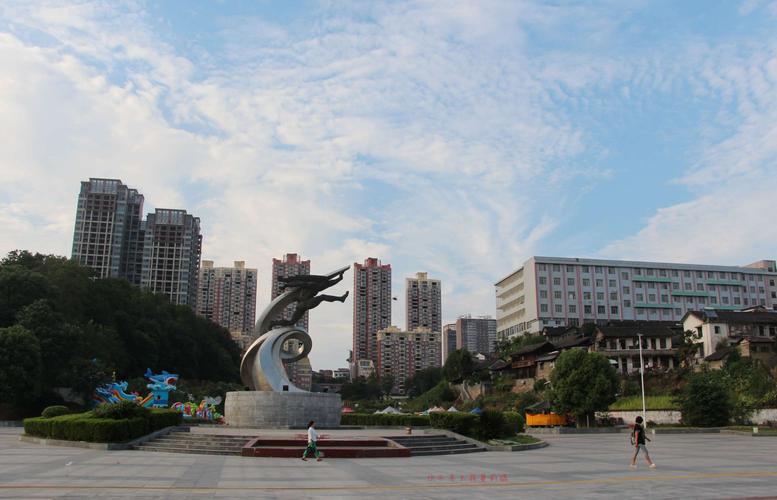 《龙舟广场》