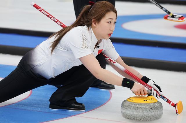 新华全媒北京冬奥会冰壶女子循环赛中国队负于美国队2